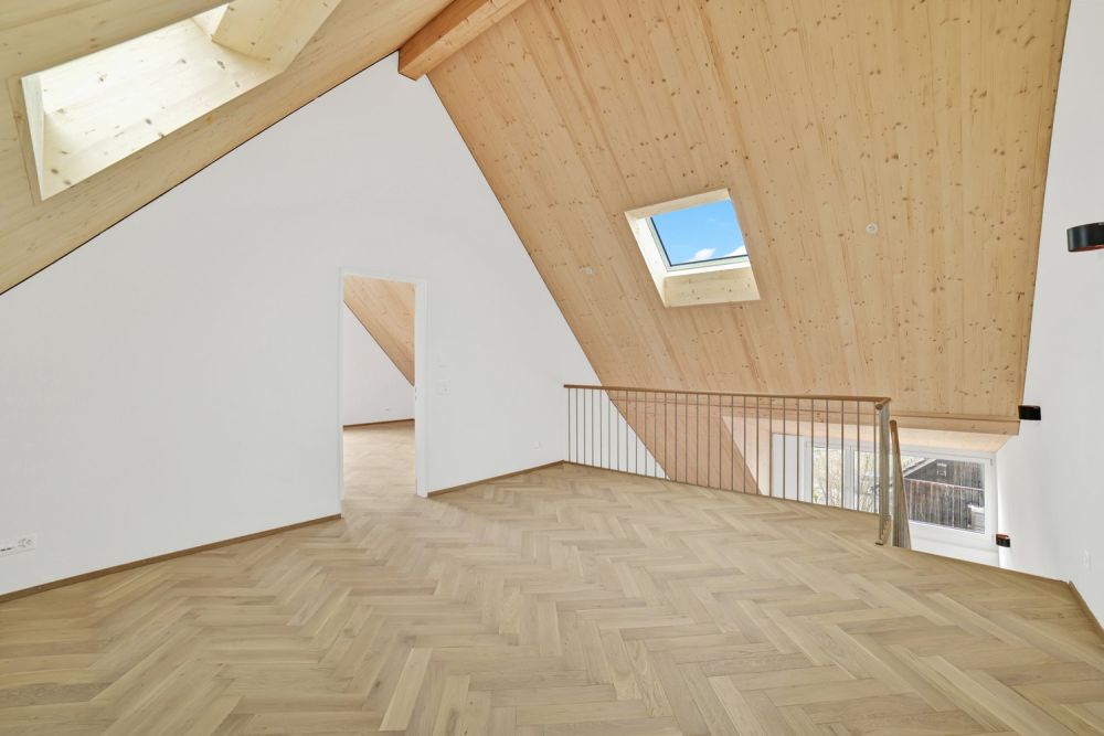 Grosszügige 5.5-Zimmer-Dachgeschoss-Maisonette mit Galerie & Loggia – Erstvermietung - Bild 5