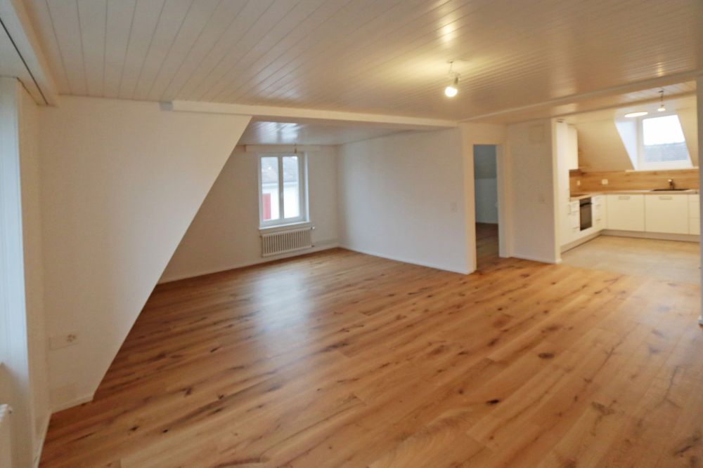 Erstvermietung nach Totalsanierung 3.5 Zi. Dachwohnung - Bild 2