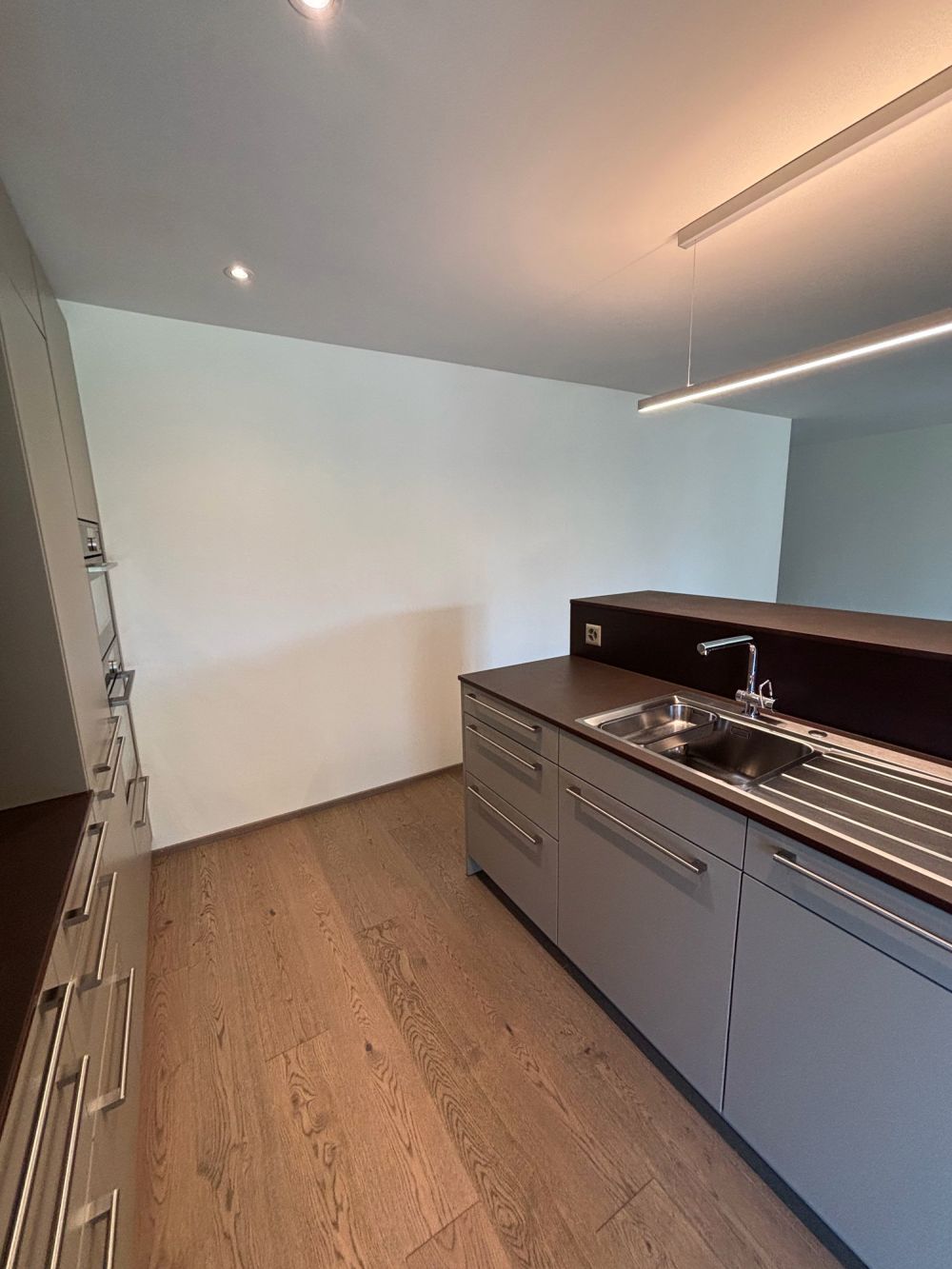 Grosszügige 4.5 Zimmer-Gartenwohnung mit riesigem idyllischem Garten - Bild 9