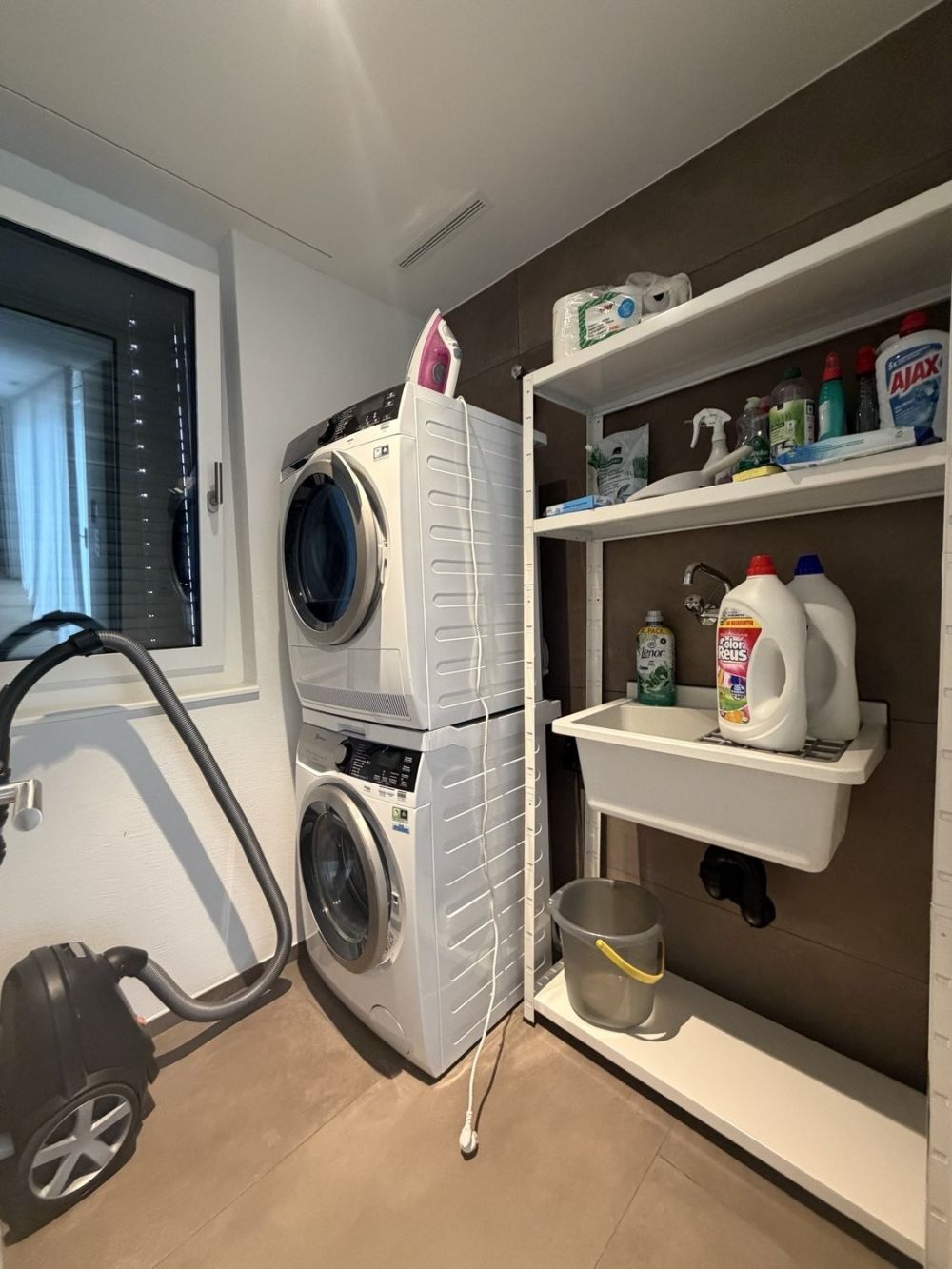 Attraktive 3½ Zimmerwohnung Attika im steuergünstigen Bäch SZ - WT