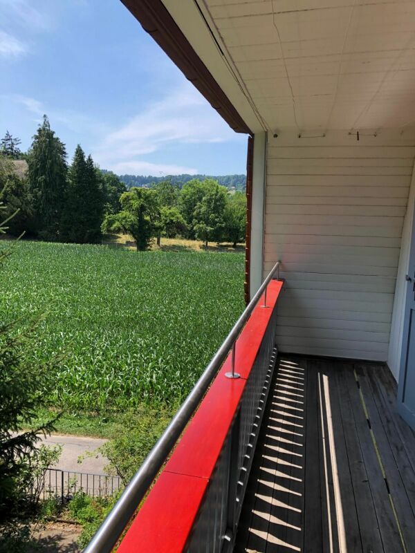 traumhaftes 5.5 Zimmer Einfamilienhaus an ruhiger Lage zu vermieten - Balkon