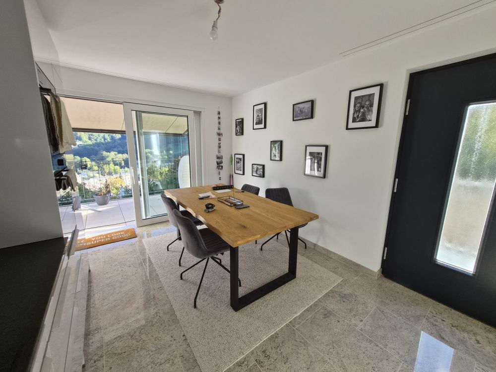 Wunderschöne, Sonnenverwöhnte, neue 2,5 Zi.Wohnung, grosse Terrasse, WM/Tumbler, Granitböden uvm. - Bild 1