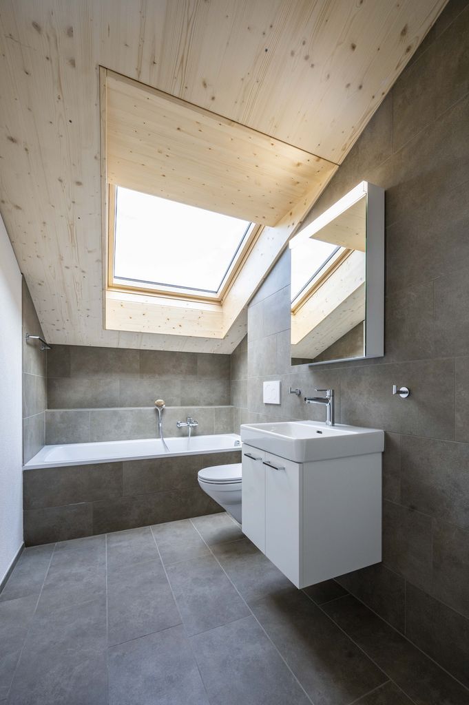 Familienfreundliche 4.5-Zimmer- - Nasszelle (Badewanne/WC)