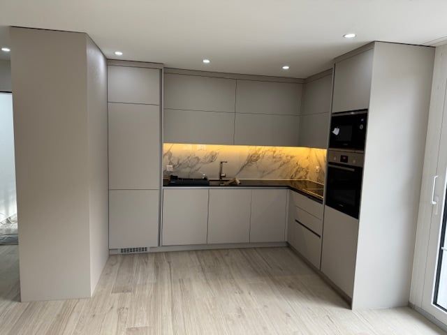 moderne 2.5-Zimmer-Wohnung in Sünikon zu vermieten - Küche