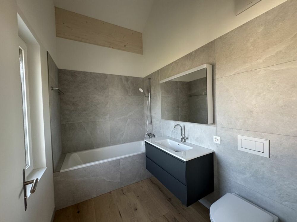 Erstvermietung: 4.5-Zimmer-Dachwohnung mit Attika-Charakter in Sutz - Bild 9