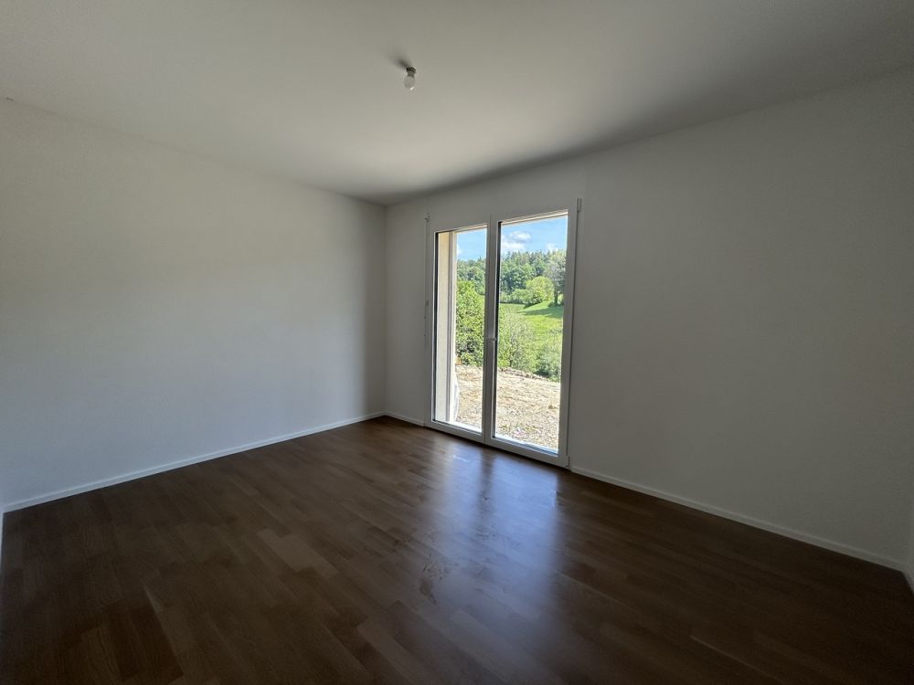 Neue 4.5-Zimmer-Wohnung mit Garten in ruhiger Umgebung - Bild 3