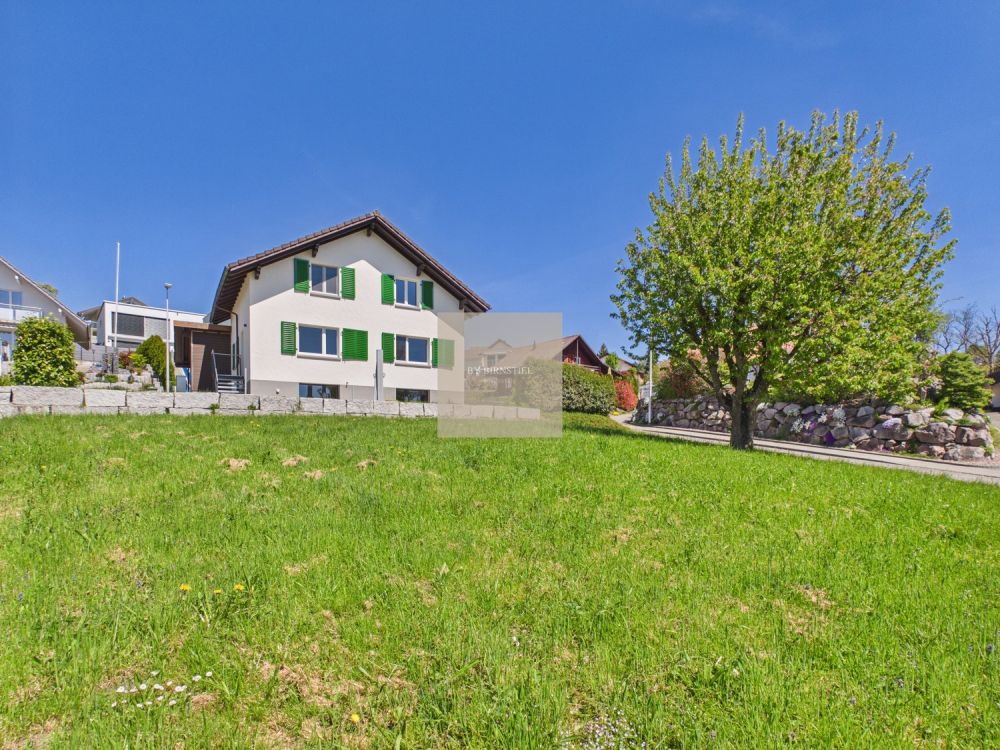 Kernsaniertes 6-Zimmer-Haus mit Garten, Schopf und Wärmepumpe - Bild 1
