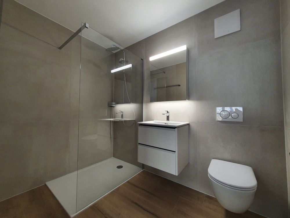 Appartement moderne de 3 pièces avec grand balcon et vue sur le lac. - Bild 8