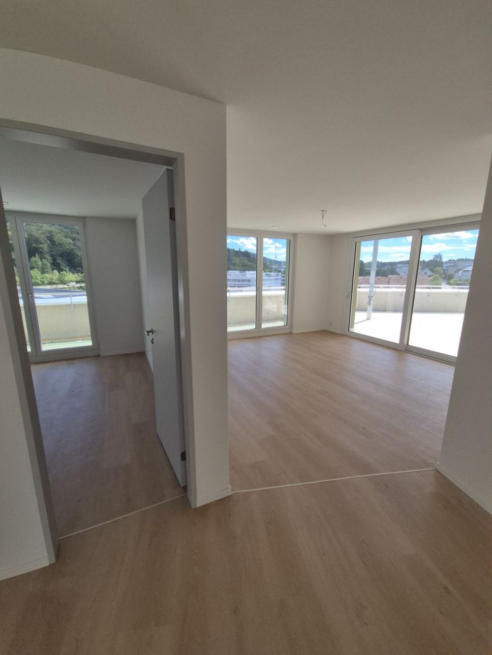 Exklusive Neubau 3.5 Zimmer Attikawohnung mit 2 Balkonen - Bild 1