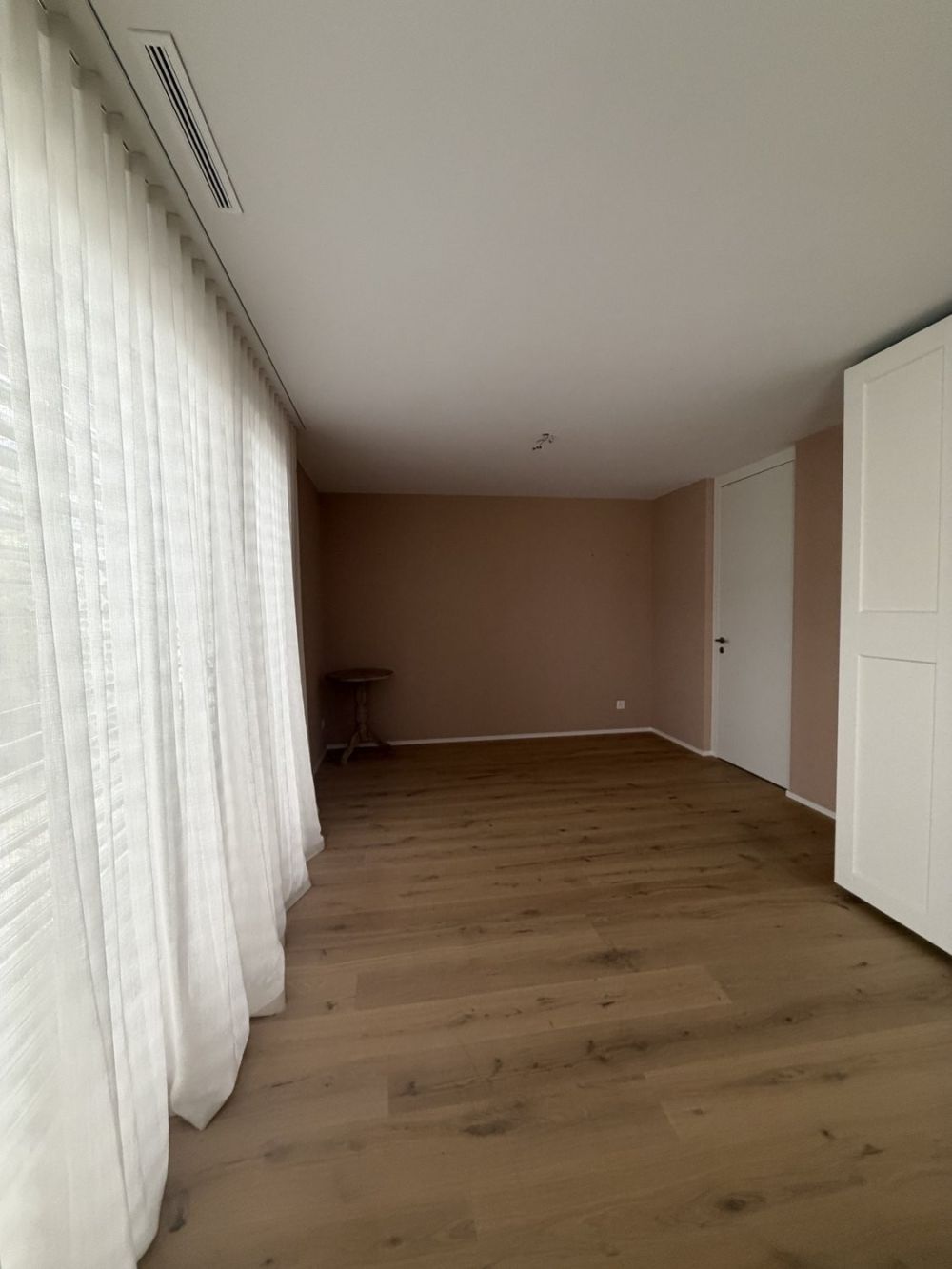 Attraktive 3½ Zimmerwohnung Attika im steuergünstigen Bäch SZ - Schlafzimmer 2