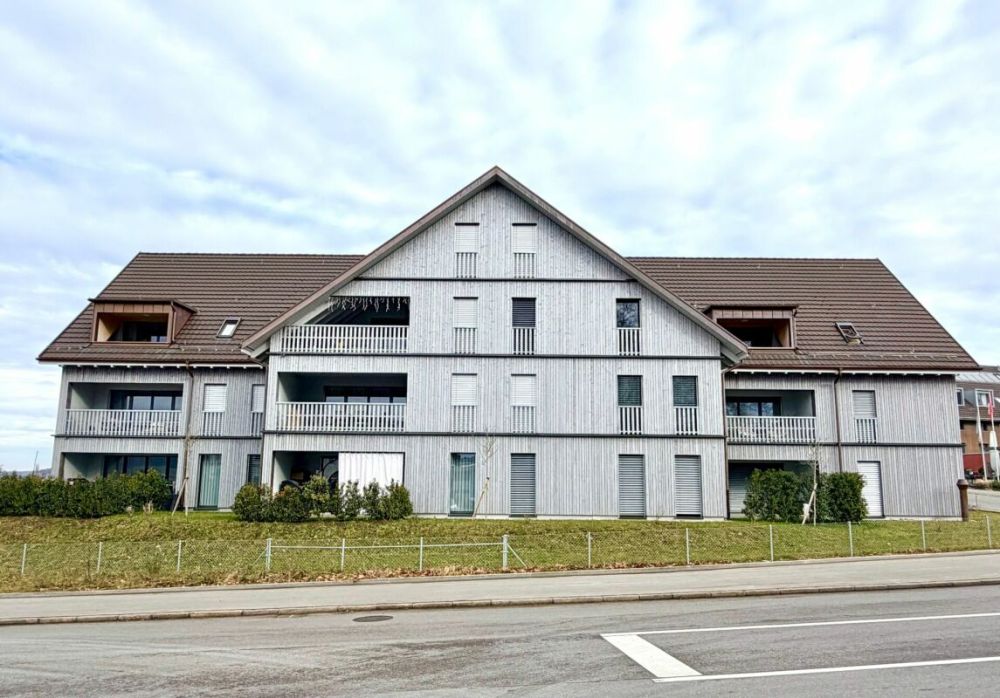 neue, moderne 3.5-Zimmer-Dachwohnung mit Aussicht ins Grüne - Bild 1