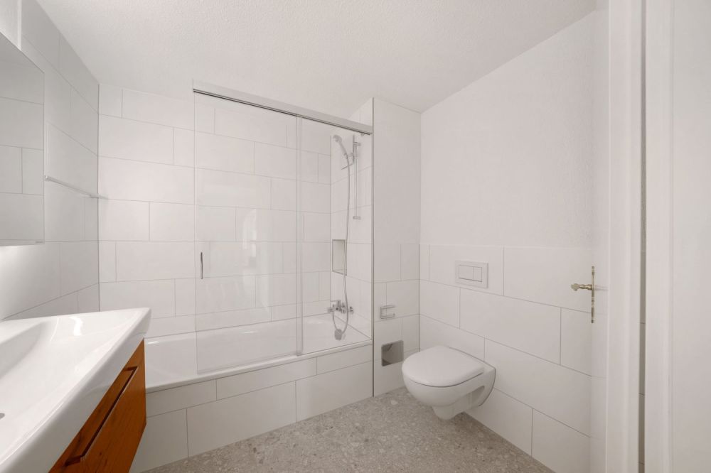 Erstvermietung nach Komplettsanierung: 4.5-Zimmer-Wohnung mit Balkon in Wagen - Bild 12