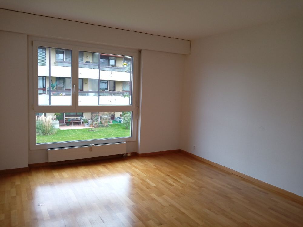 Moderne Erdgeschosswohnung mit grosser Terrasse - Bild 5