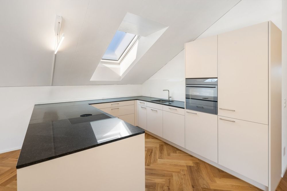 5.5-Zimmer-Dachwohnung mit Balkon und Loggia im Erstbezug - Küche