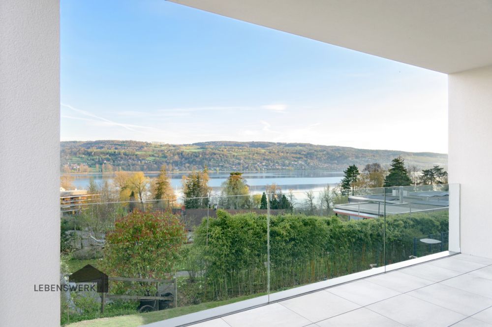 Zuhause am Untersee - für Menschen, die einfach wohnen wollen. Bezirk - Der Sonnenplatz mit Seesicht. Blick in die Natur  und auf den glitzernden Untersee
