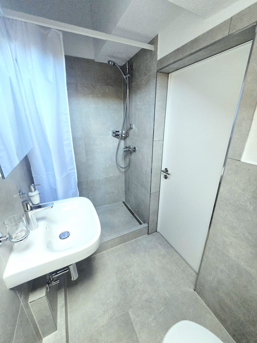ERSTVERMIETUNG - Gemütliche 1.5-Zimmerwohnung im Dachgeschoss - Bild 4