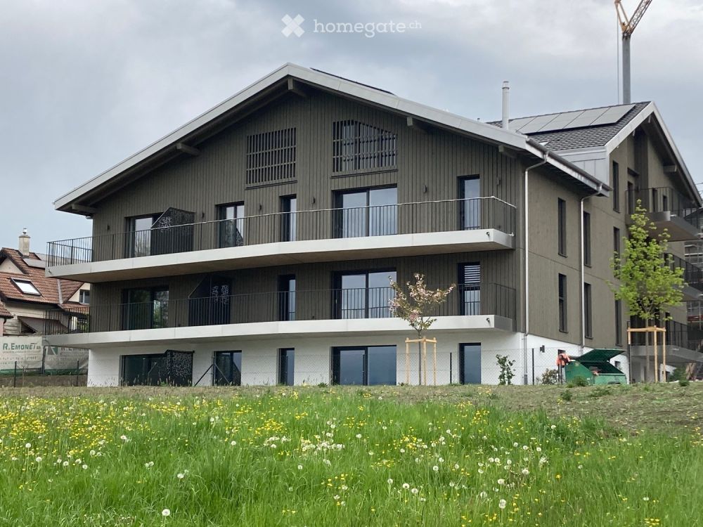 Appartement neuf exclusif de 2,5 pièces avec grand balcon et vue magnifique à Tatroz - Bild 1