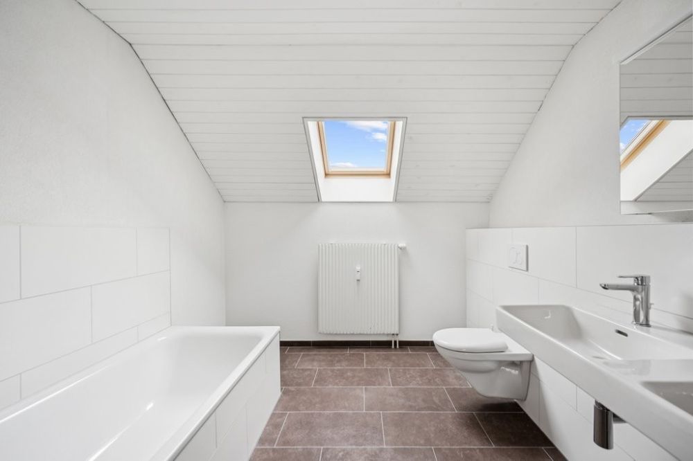 ERSTVERMIETUNG NACH SANIERUNG! - Badezimmer_HD.jpg