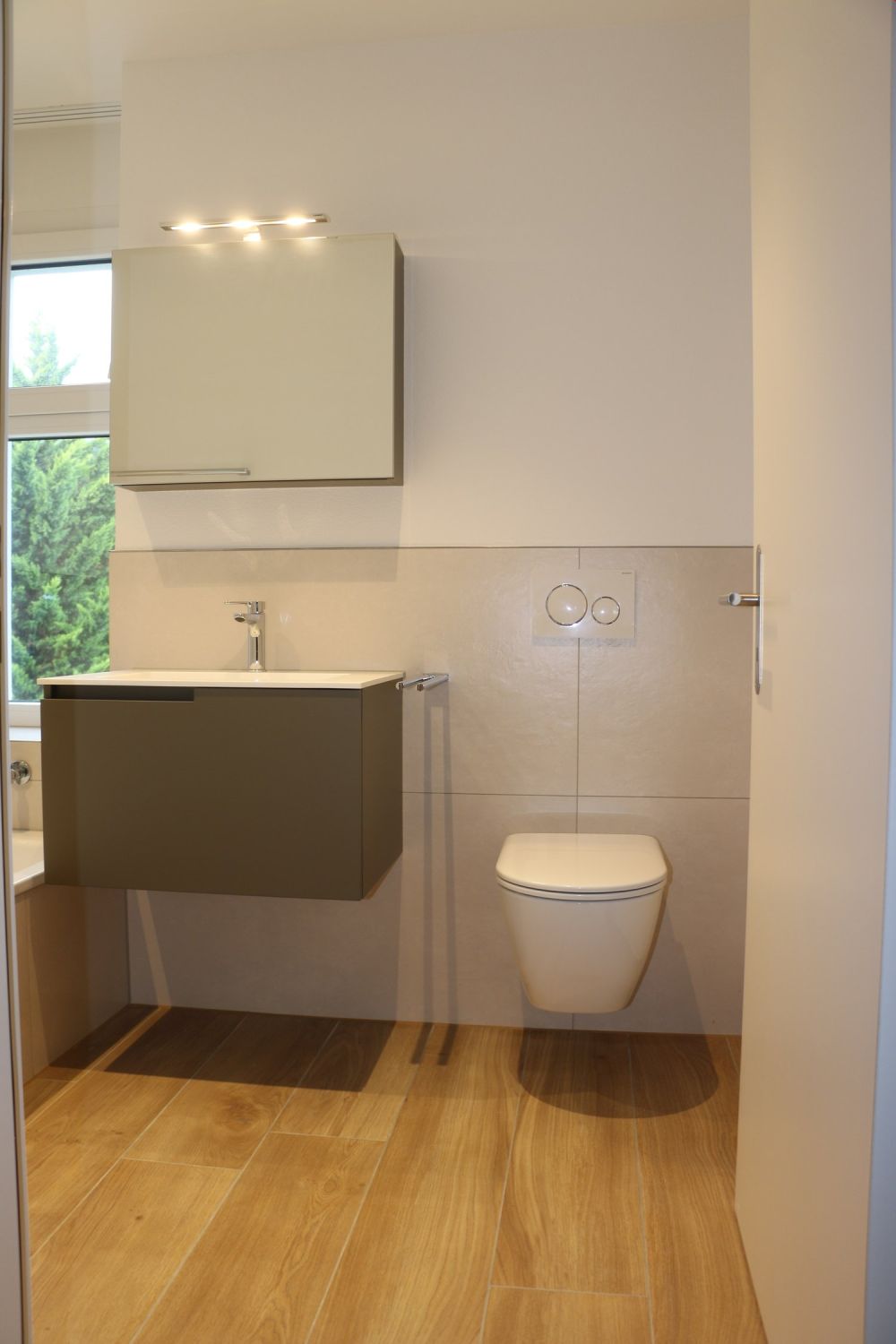 Top Moderne hochwertige Luxus 4.5-Zimmer Parterre-Wohnung - Bild 3