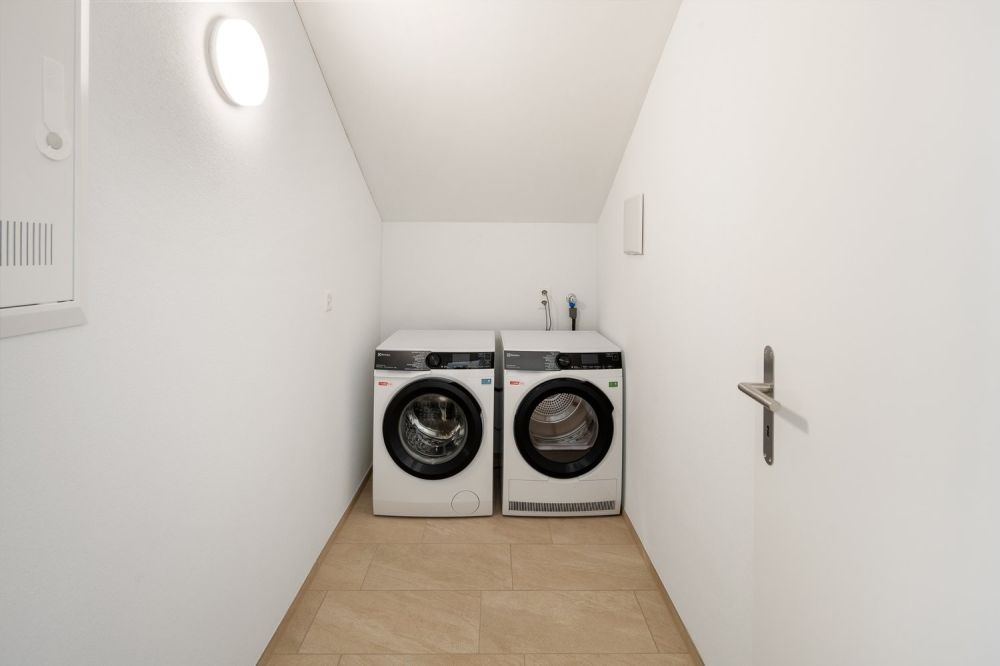 5.5-Zimmer-Dachwohnung mit Balkon und Loggia im Erstbezug - Reduit