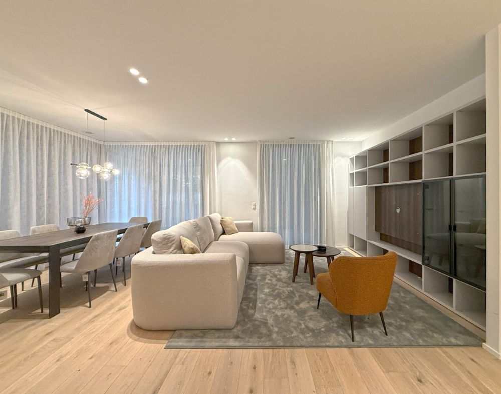 Nuovo ed Elegante 4.5 locali finemente arredato a Comano - Bild 1