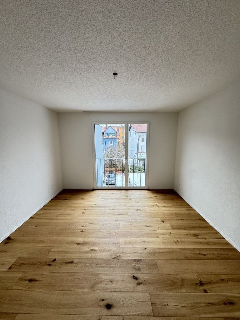 Exklusive 4.5-Zimmer-Neubauwohnung im 2. Obergeschoss ca. 111.6 m2 BGF - Zimmer_mitte.jpg