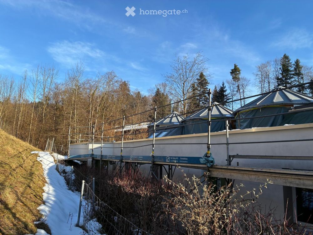 Charmante 2.5-Zimmer Maisonettewohnung mit Balkon an zentraler Lage in Hinwil - Bild 10