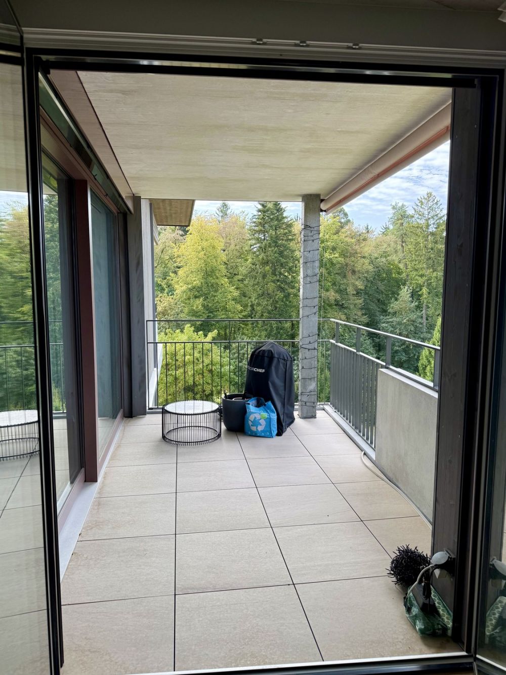 Moderne 2.5-Zimmerwohnung im 5. OG – naturnah wohnen in Kloten - Balkon