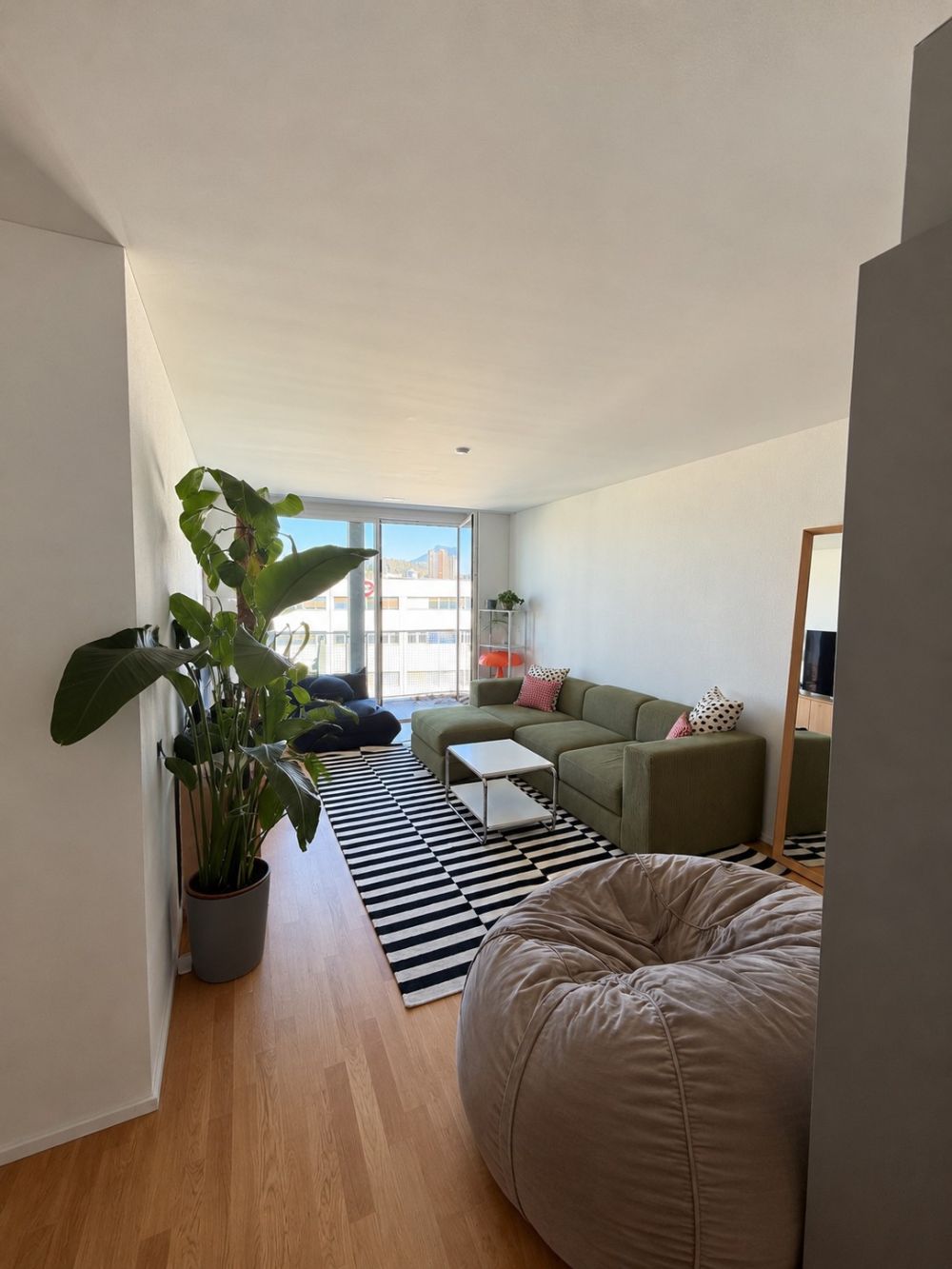 Helle 3.5-Zimmer-Wohnung im 5. OG mit Loggia und Balkon in Kriens - Bild 1