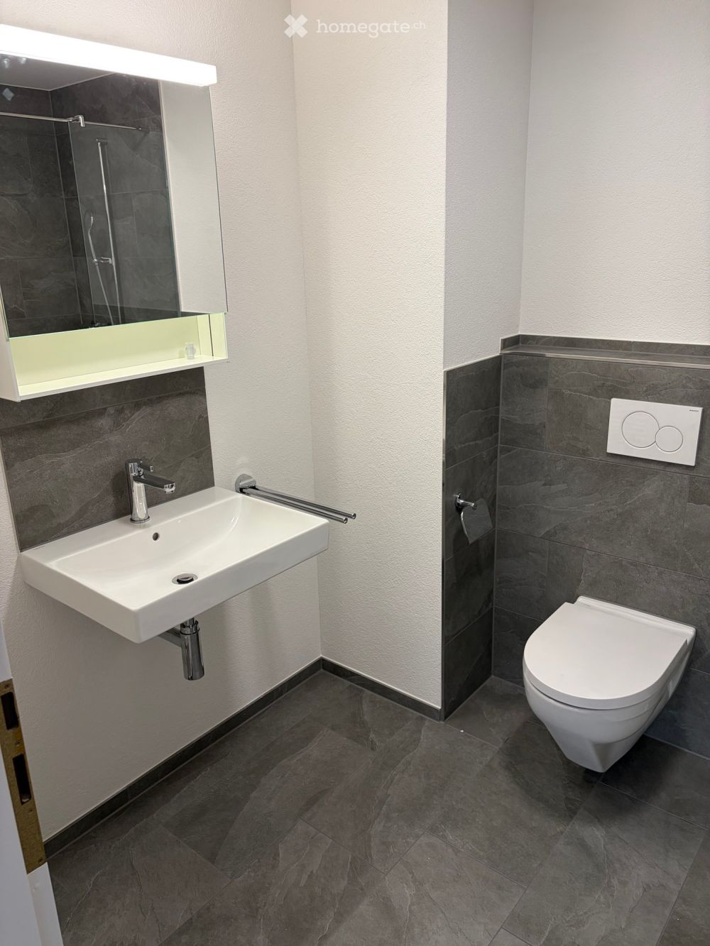 Charmante 2-Zimmer-Dachwohnung in Glarus mit eigener Terasse - Bild 6