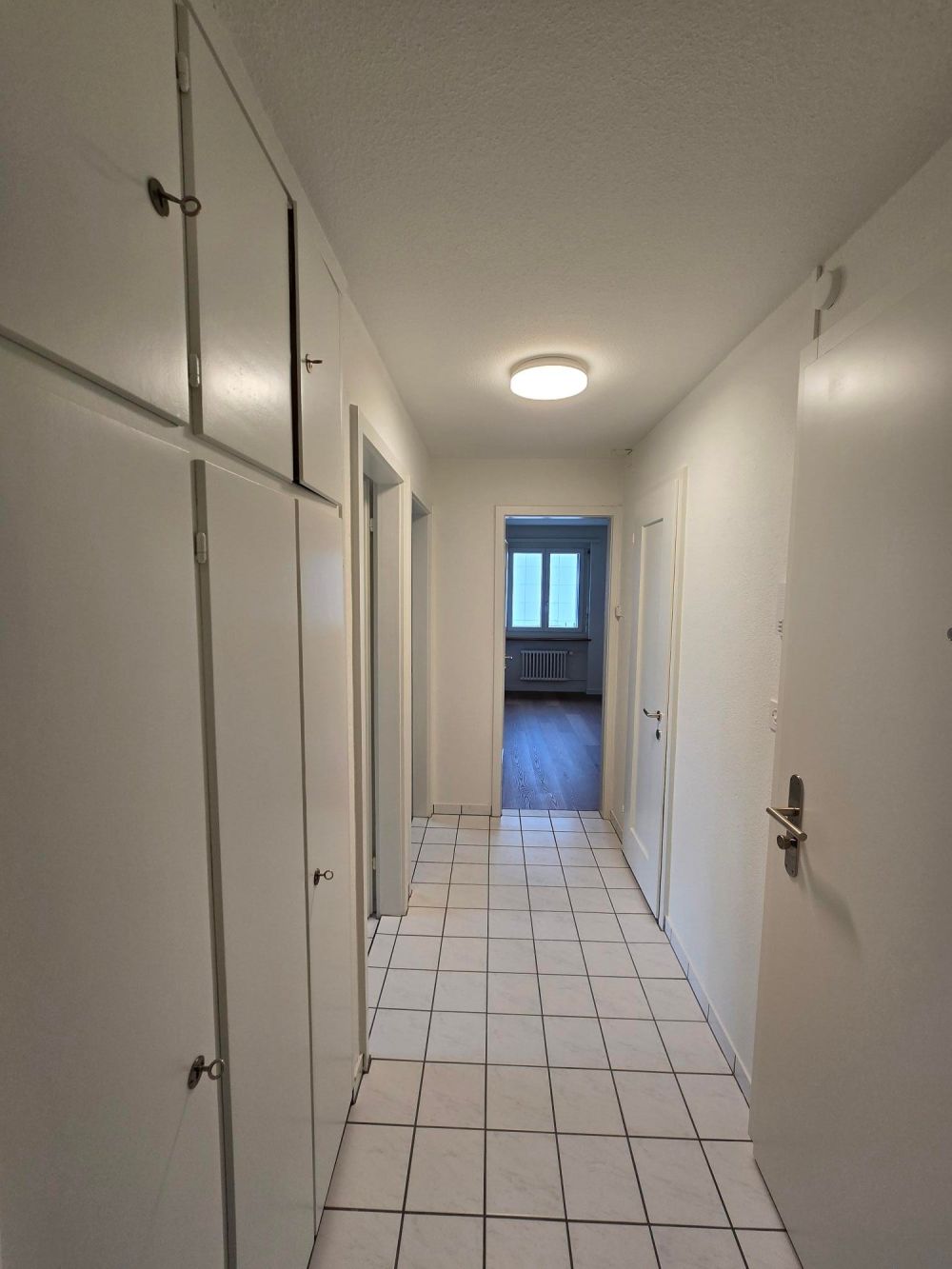 Renovierte 3 Zimmer Wohnung mit Balkon in Baar - Bild 4