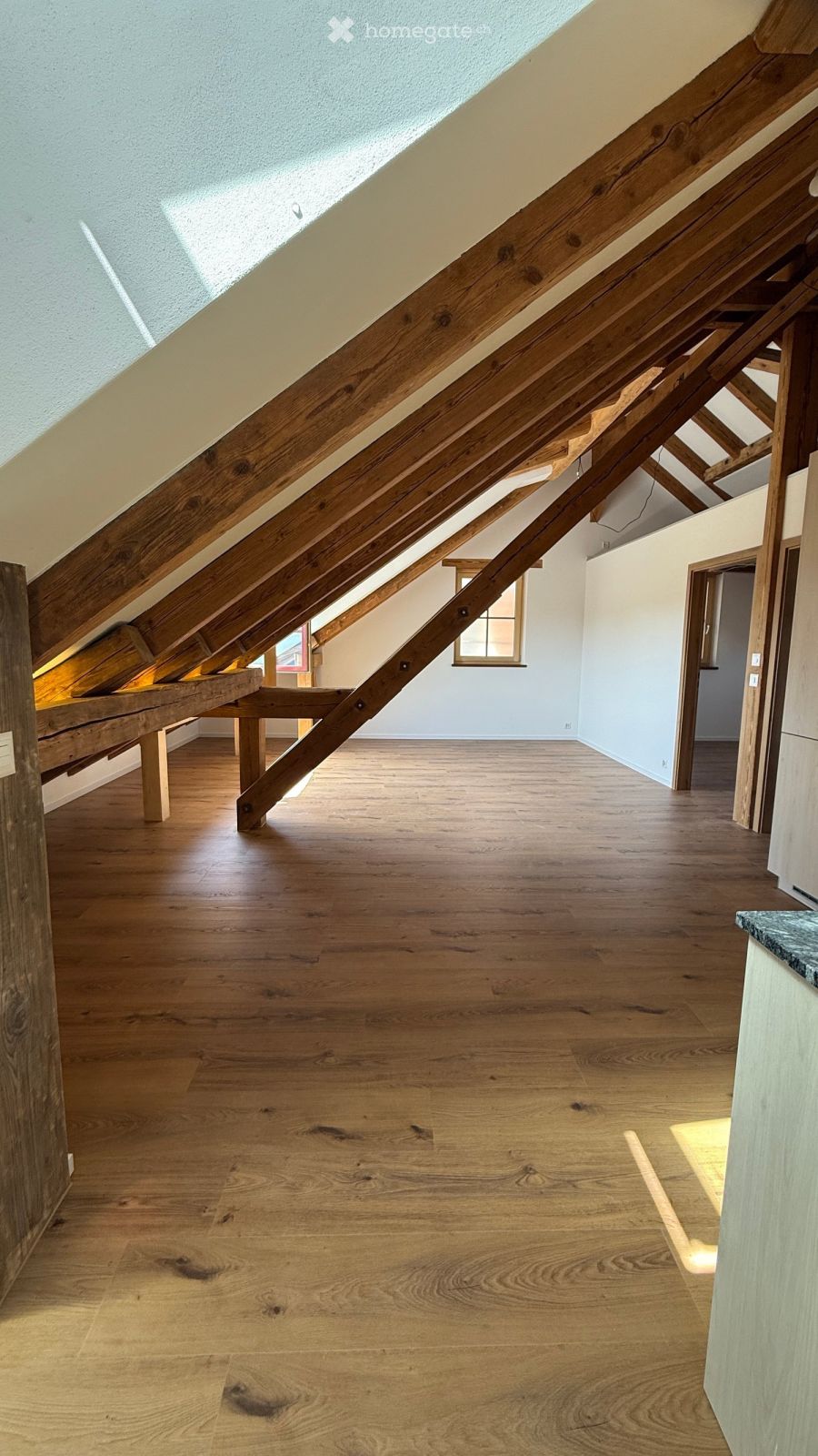 Erstbezug!         Charmante 3.5-Zimmer-Dachwohnung mit Galerie & Lift in Benken ZH - Bild 1