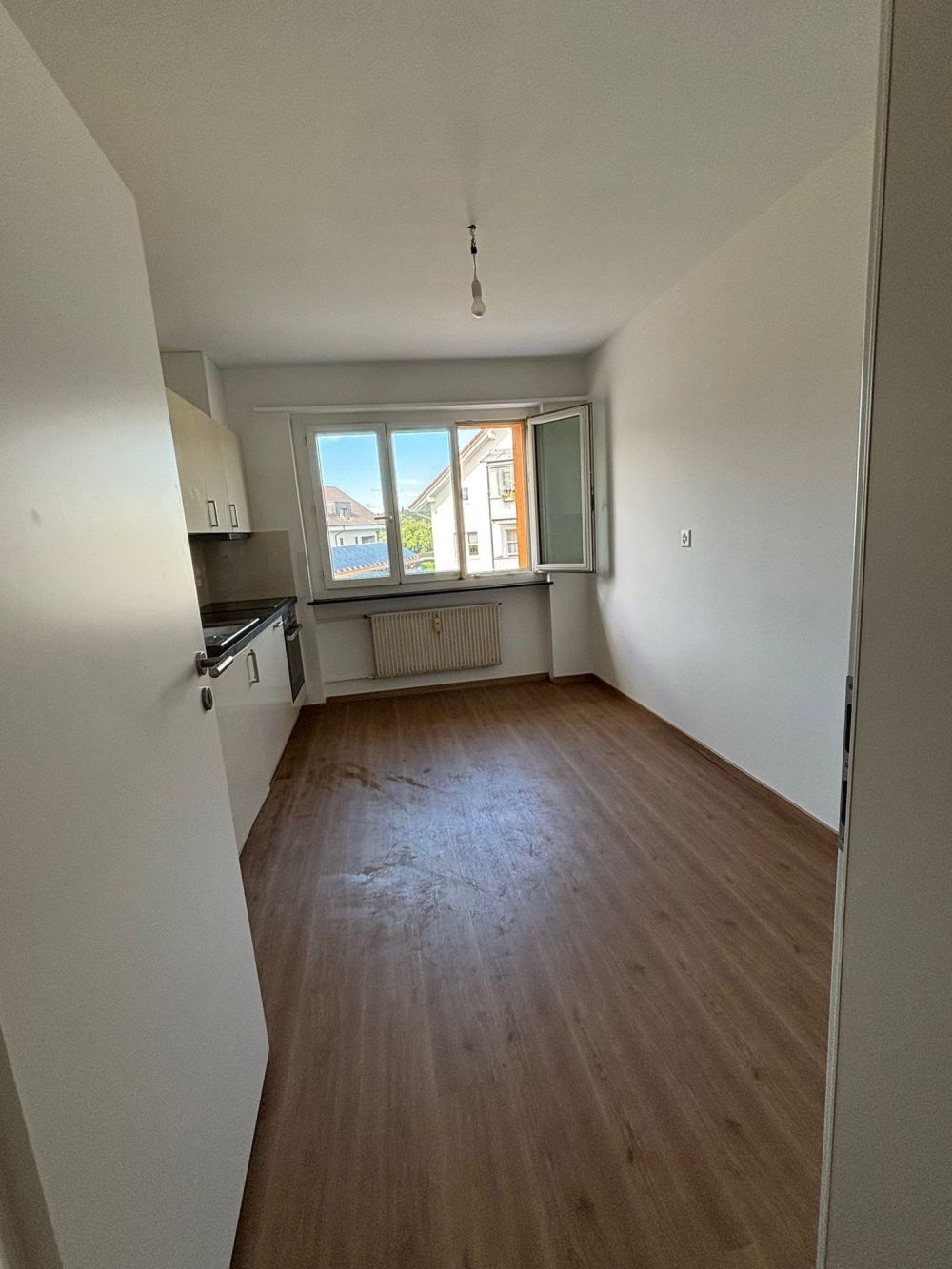 Wunderschöne neu sanierte 3.5-Zimmer-Wohnung mit Balkon - Bild 4