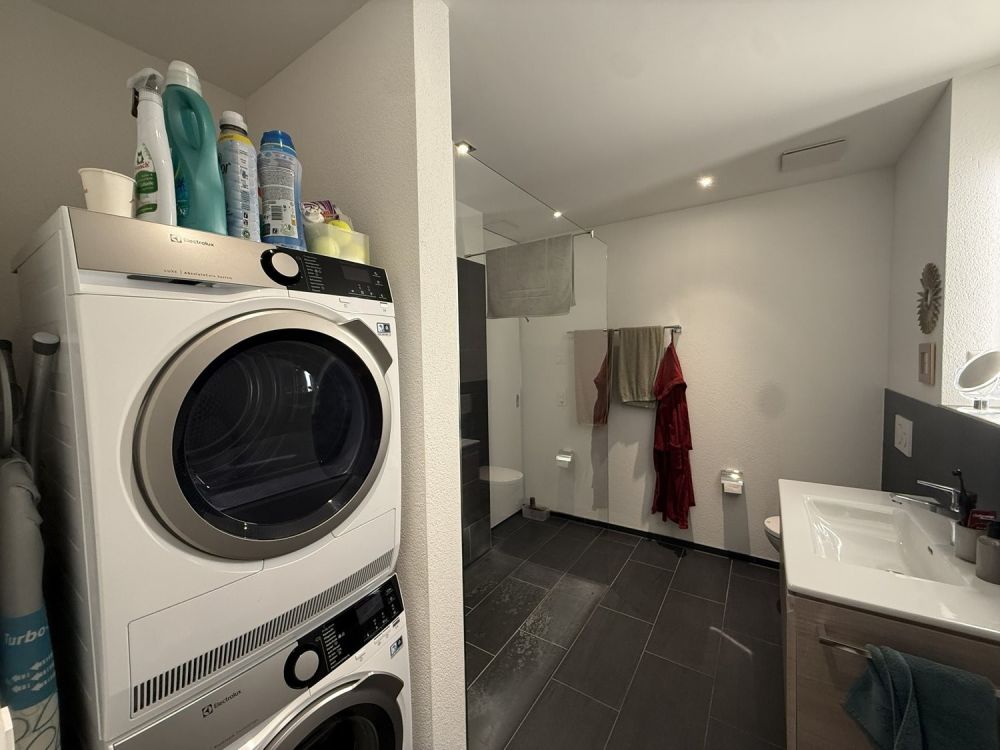 Charmante 2.5-Zimmerwohnung in Hägendorf - Badezimmer