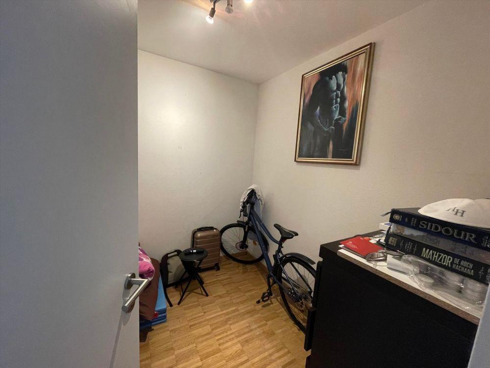 Proche Aéroport, immeuble récent - Zimmer