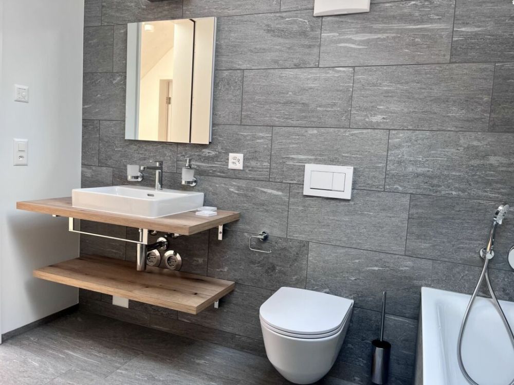 Moderne 4.5 Zimmer Maisonette über 2 Etagen in Tomils - Bild 4