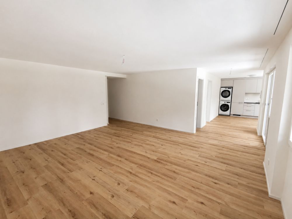 Neu renovierte 2.5-Zimmer-Wohnung mit privatem Sitzplatz - Bild 5