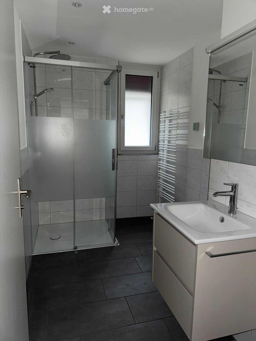 Grosszügige und moderne 4.5-Zimmerwohnung im Erdgeschoss mit Gartensitzplatz - Bild 9