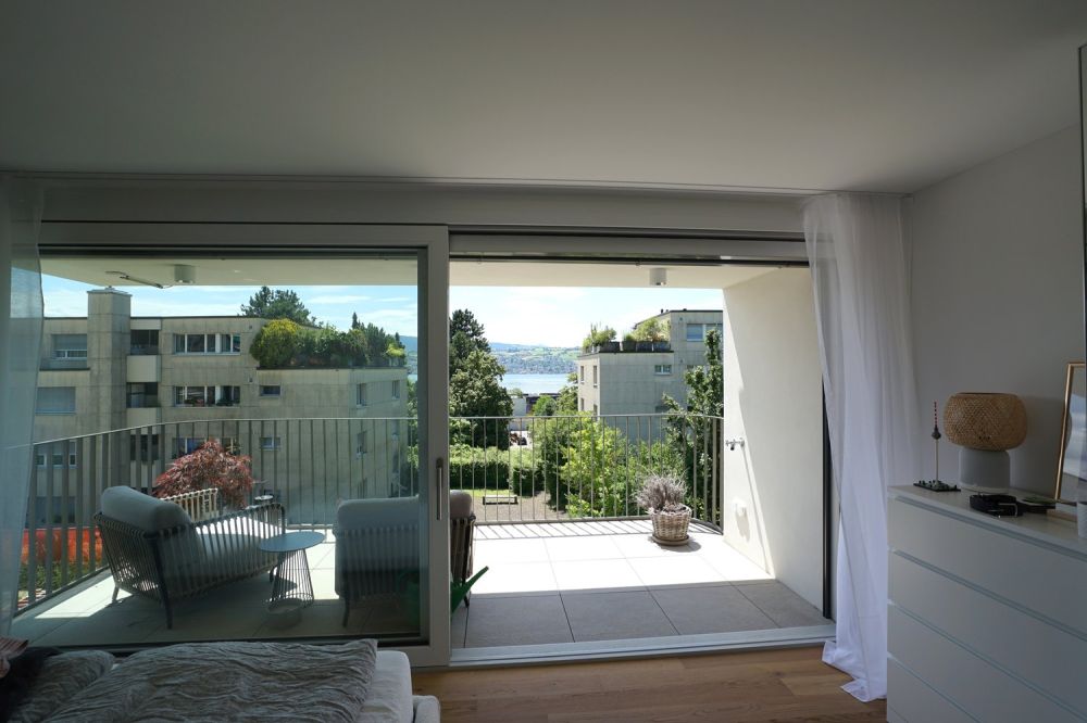 Neubauwohnung mit Gartensitzplatz, zwei Balkonen und traumhafter Seesicht - Bild 3