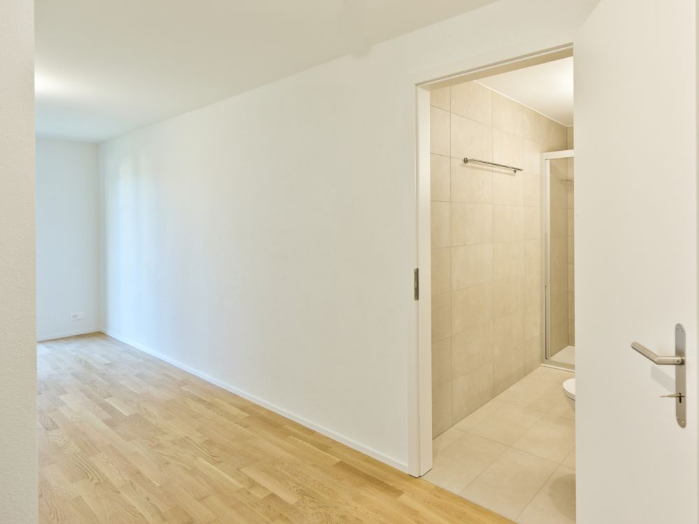 4.5 pièces neuf au rez avec jardin, idéal pour une famille - Bild 7