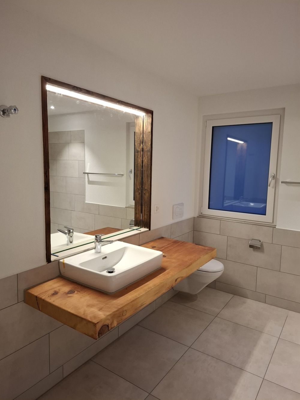 Vermietung von neuer, moderner 3.5 Zimmerwohnung an Südhanglage mit Blick ins Grüne. - Badezimmer 2