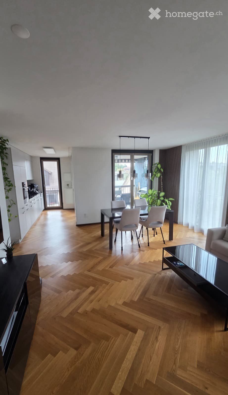 Zentral gelegene 3.5 Zimmer-Wohnung im Herzen von Uster - Bild 2