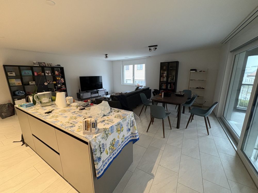 Room in a well-connected modern apartment - living room