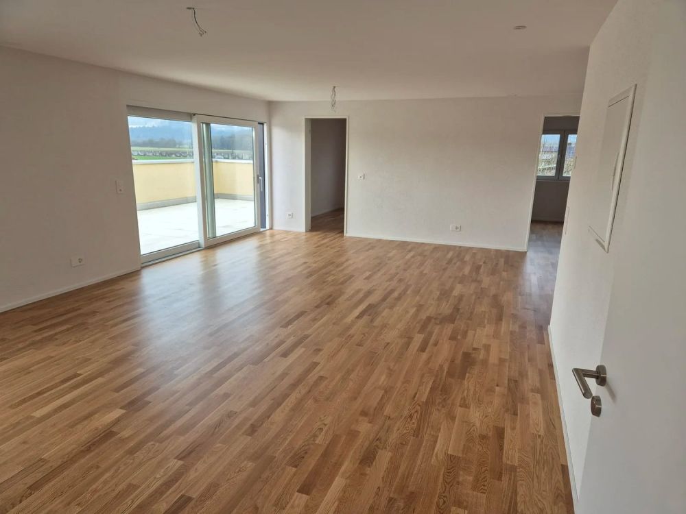 3.5-Zimmerattikawohnung mit Terrasse in Deitingen - Bild 2