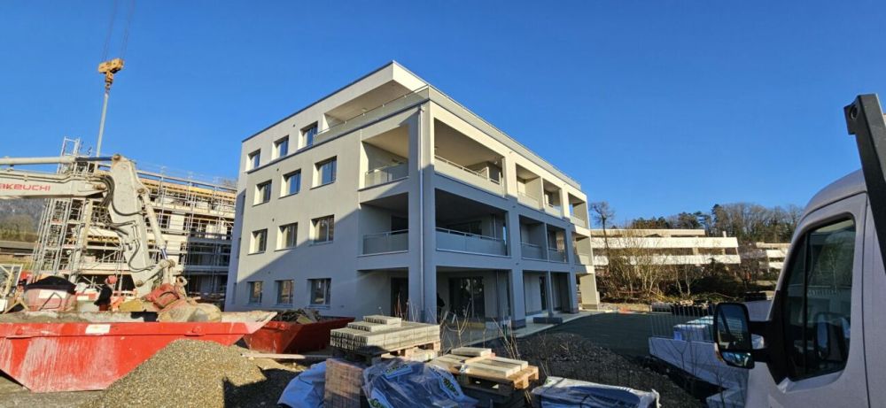 Moderne 4.5-Zimmer-Wohnung mit zwei Badezimmern, grosser Loggia und hochwertigem Ausbaustandard - Bild 1