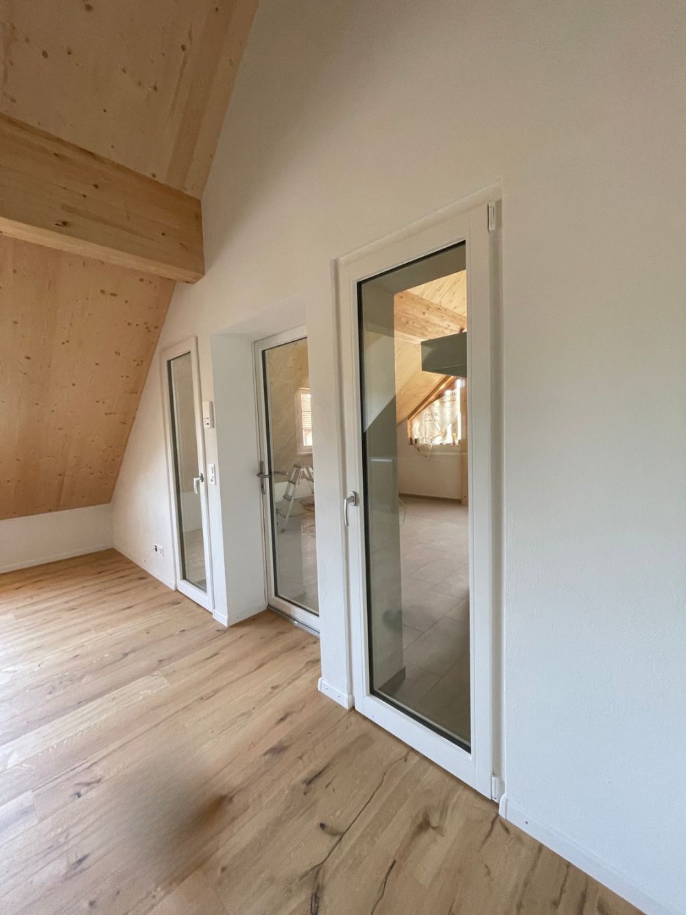 Charmante 3.5-Zimmer-Dachwohnung mit Wintergarten ab 01.08.26 | Dorfmitte Siblingen, Klettgau - Bild 3