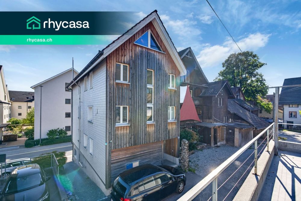 Zweifamilienhaus mit zwei Maisonettewohnungen im Dorfkern von Balgach - Bild 1