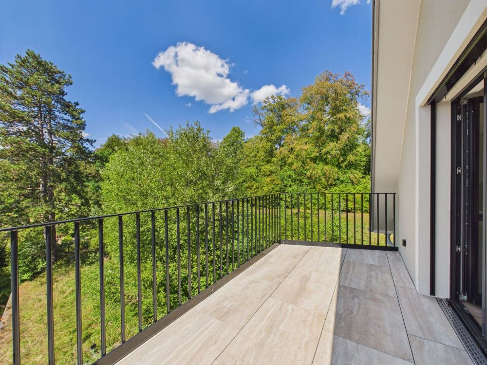 Attikawohnung direkt am Waldrand mit Zürichseeblick, Minergie-Standard und Free-Cooling - Image 11