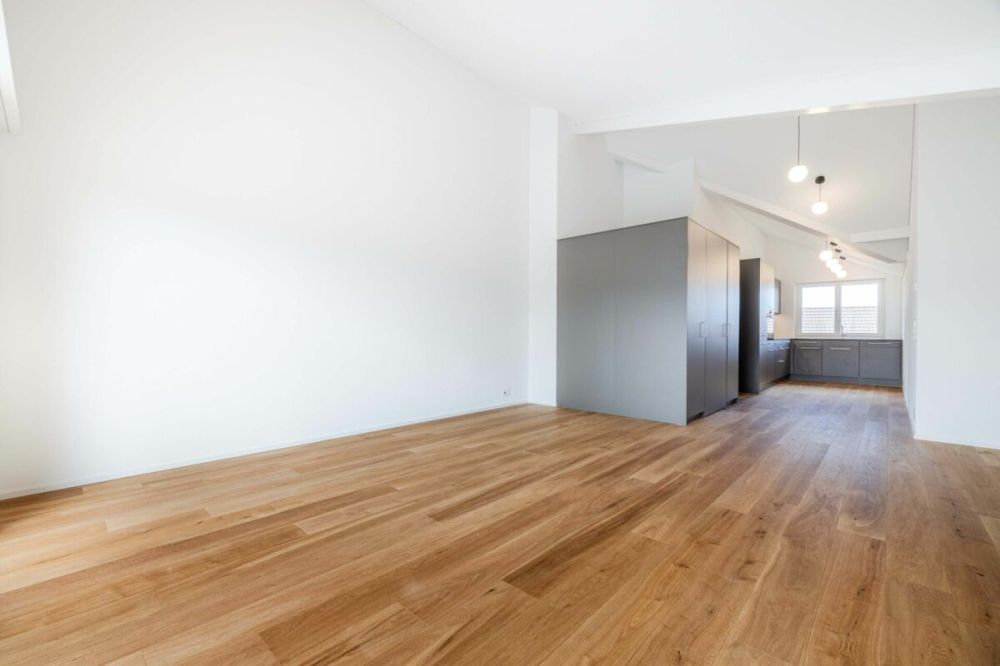 ruhig gelegene 3.5-Zi. Neubau-Dachwohnung mit Blick ins Grüne - Bild 6