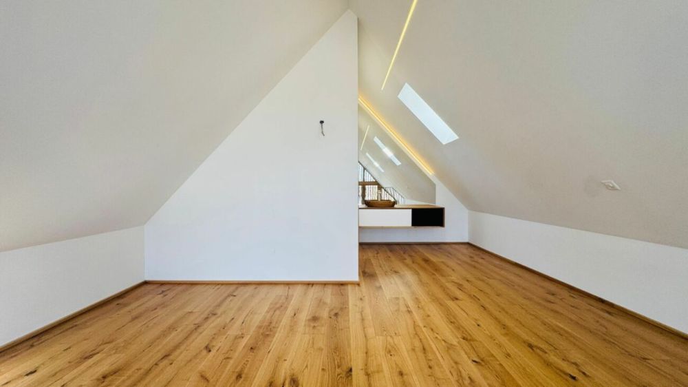 Helle, moderne 3½-Zimmer-Maisonettewohnung mit Wintergarten an idealer Lage in Itingen - Dachgeschoss Zimmer